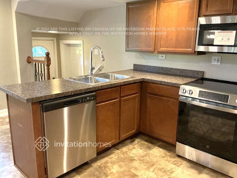 Building Photo - 4N464 Briar Ln