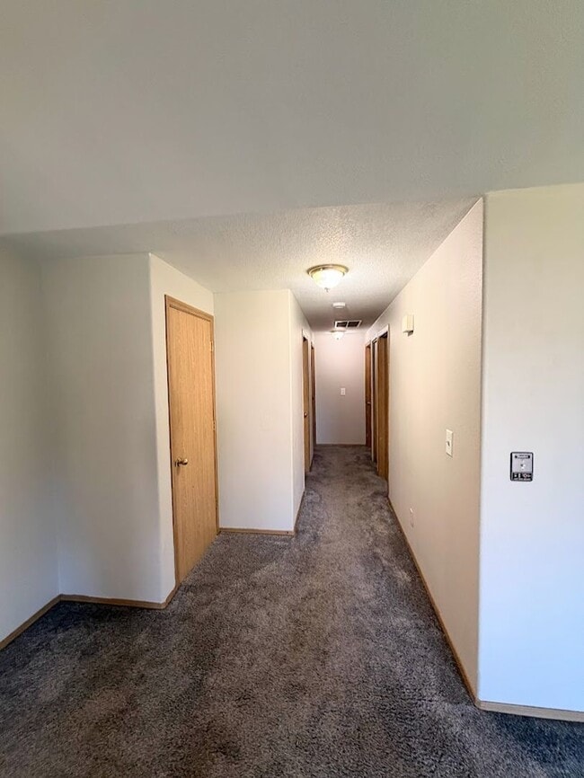 Building Photo - Spacious Keizer Home with Large Fenced Backyard