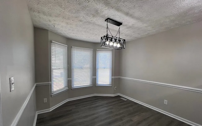 Building Photo - NEW LISTING!!!!!