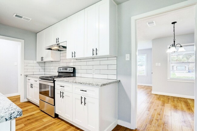 Building Photo - 1706 3rd Ave N