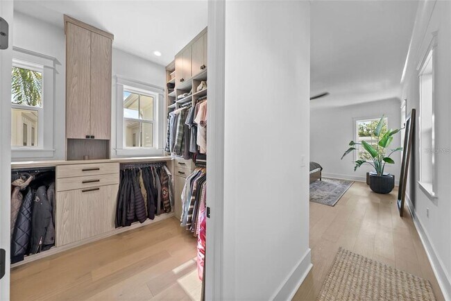 Building Photo - 321 12th Ave NE