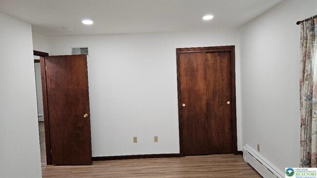 Building Photo - 559 Heckman Ave