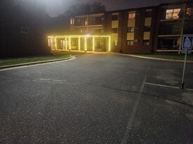 Building Photo - 4 Pine Tree Dr