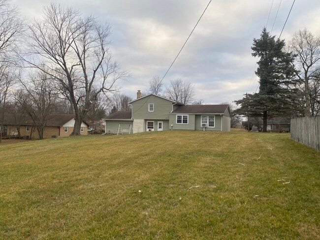 Building Photo - 4305 E Maple Manor Pkwy