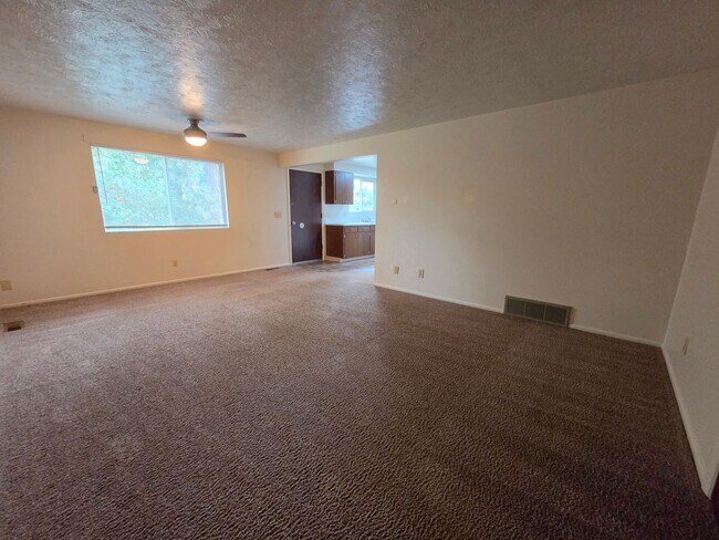 Building Photo - 2805-07 N Honeysuckle Dr