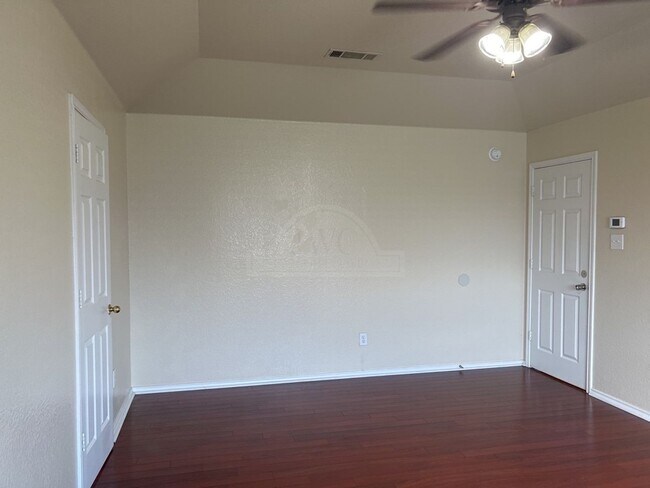 Building Photo - 5302 Jitterbug Ct