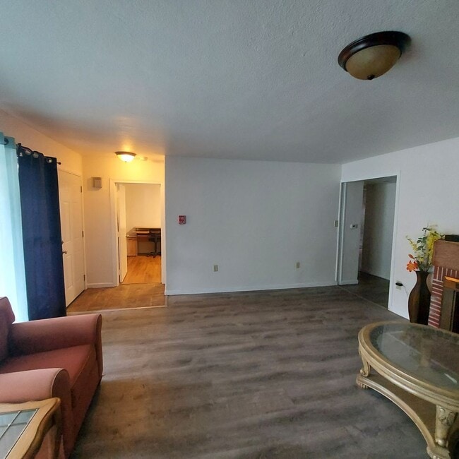 Building Photo - Spacious 5 bedroom home in Carmichael