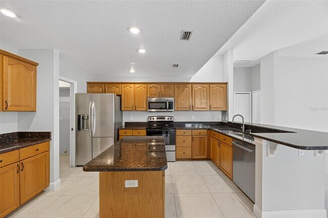 Building Photo - 172 Lake Shore Dr W