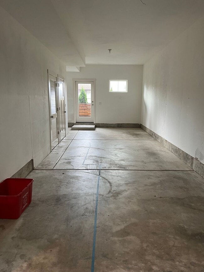 Building Photo - 12019 SE High Creek Rd