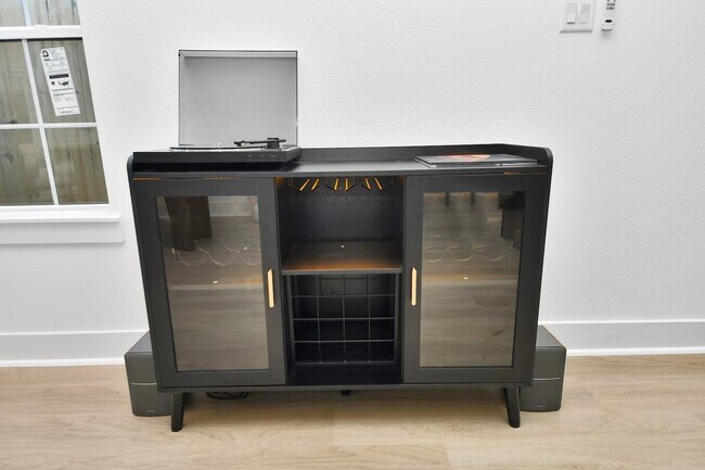 Building Photo - 6747 Peerless St