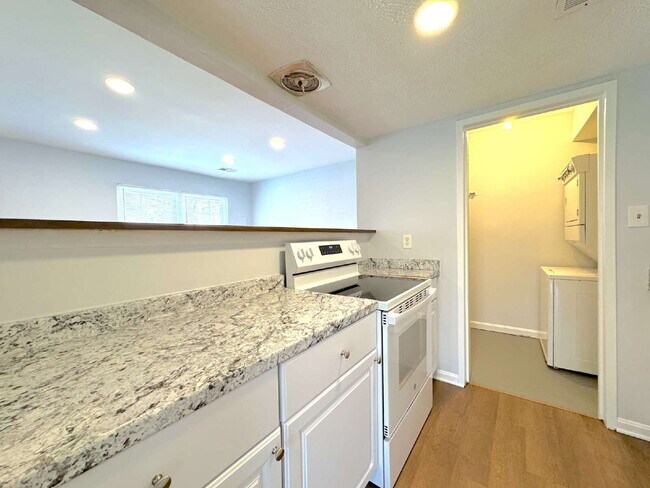 Building Photo - Inviting Lorton Condo with Comfortable Layout and Location