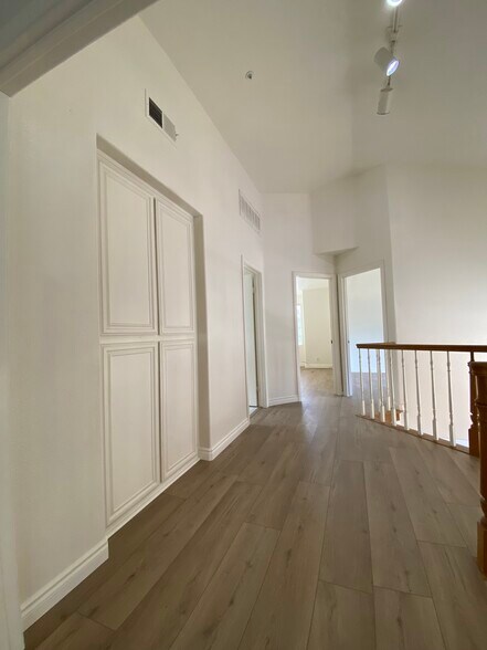 Upstairs Landing - 915 W Arrow Hwy