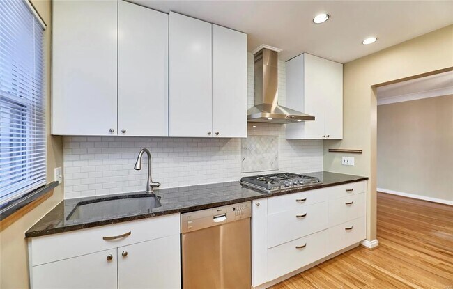 Building Photo - 1120 Terrace Dr