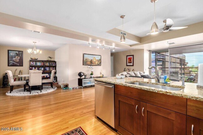 Building Photo - 7141 E Rancho Vista Dr