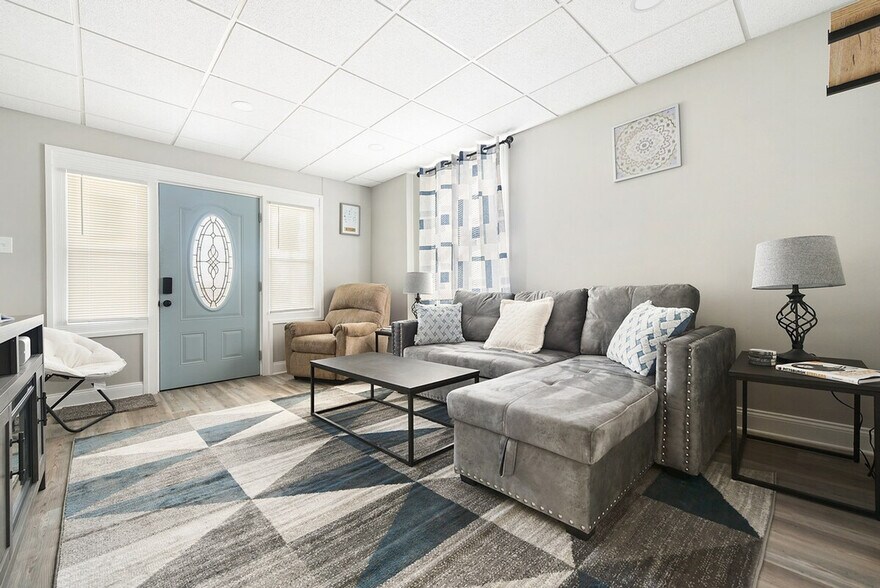 Building Photo - 444 Oneida St