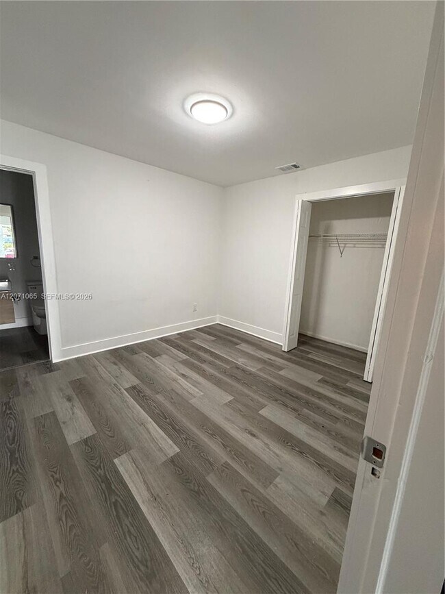 Building Photo - 706 S F St