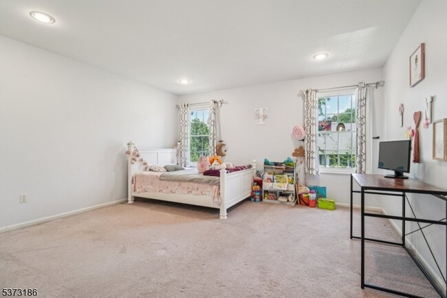 Building Photo - 22 Pebble Beach Dr