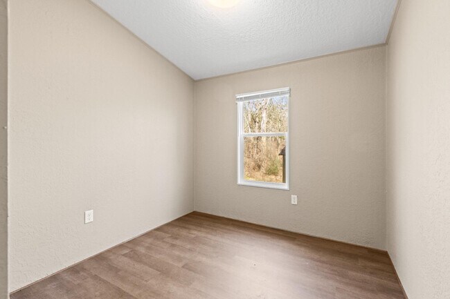 Building Photo - 15617 Country Walk Dr