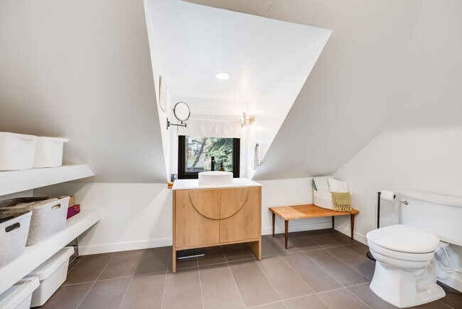 Building Photo - Charming 2BR House in Denver