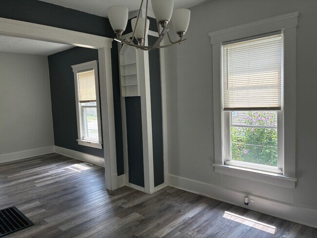 Building Photo - 118 Floral Ct