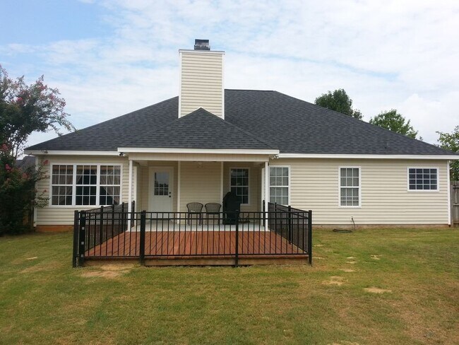 Building Photo - 715 Sark Dr