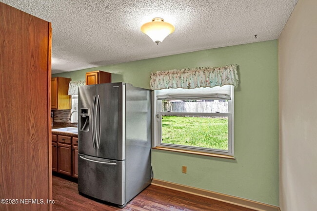Building Photo - 2214 Luana Dr E
