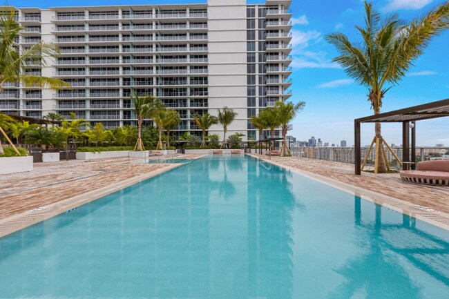 Building Photo - 1480 NW North River Dr