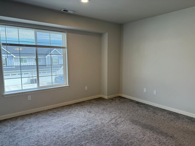 Building Photo - 7415 Saddlebrook Lp