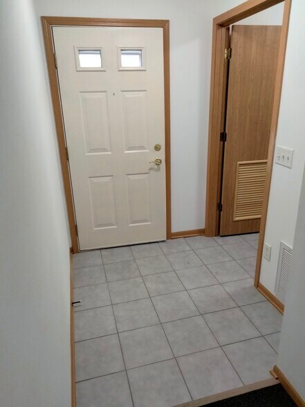 Entrance - 2605 Champlain St