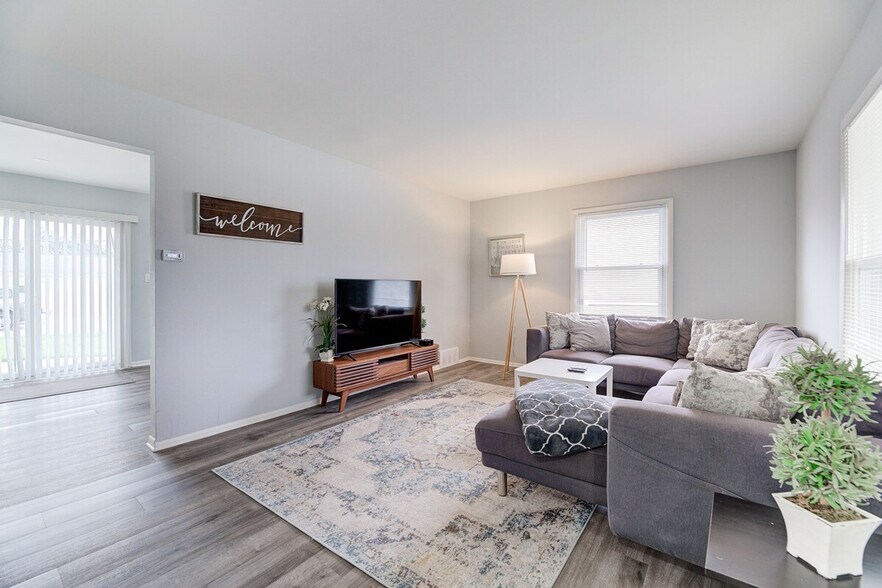 Building Photo - 2408 Springdale Rd