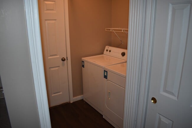 Building Photo - 2 Bedroom duplex