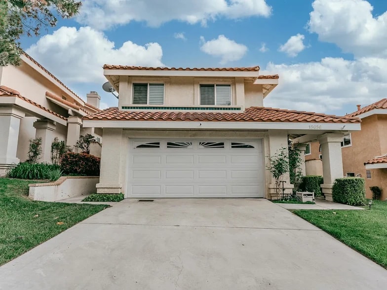 Primary Photo - 15656 Carrousel Dr