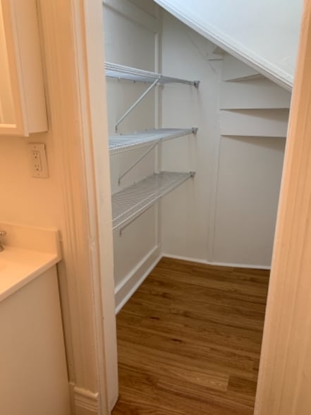 Building Photo - 414 8th St