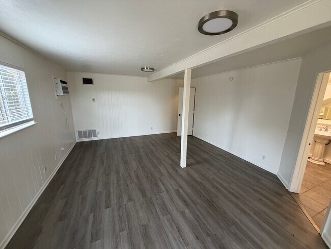 Building Photo - 16920 Rocky Ridge Rd