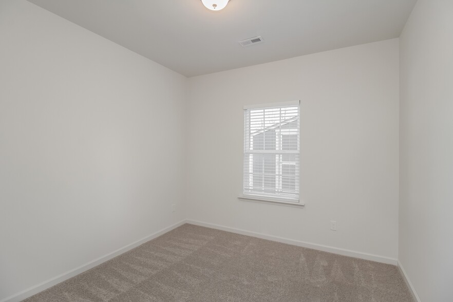 Building Photo - 708 N 6th St