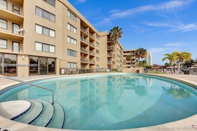 Building Photo - 301 Golden Isles Dr