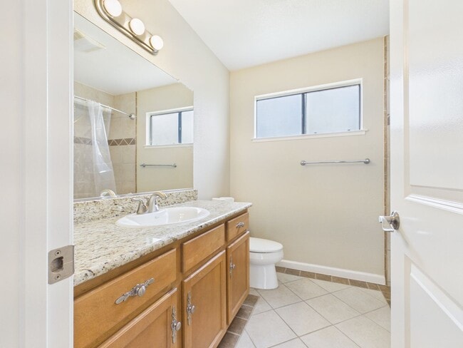 Building Photo - 2 Bedroom Condo at Kimberly Place in Monterey