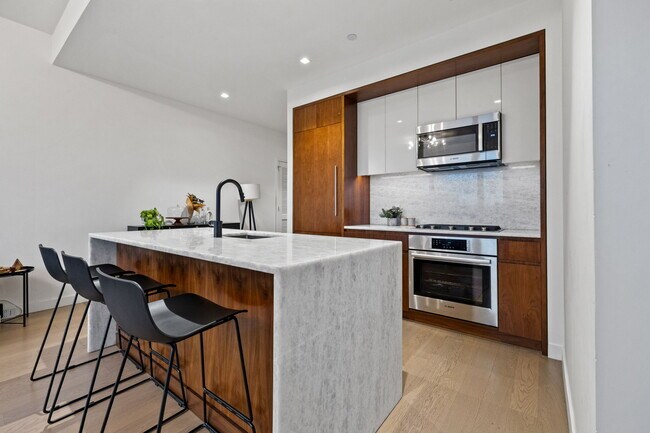 Building Photo - 75 Park Ln S