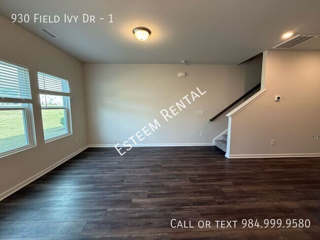 Building Photo - 930 Field Ivy Dr
