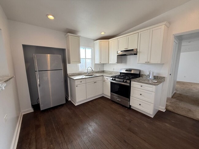 Building Photo - 2 Week Free Move-In Special! Charming Renovated 1BR Near The Pearl & River Walk