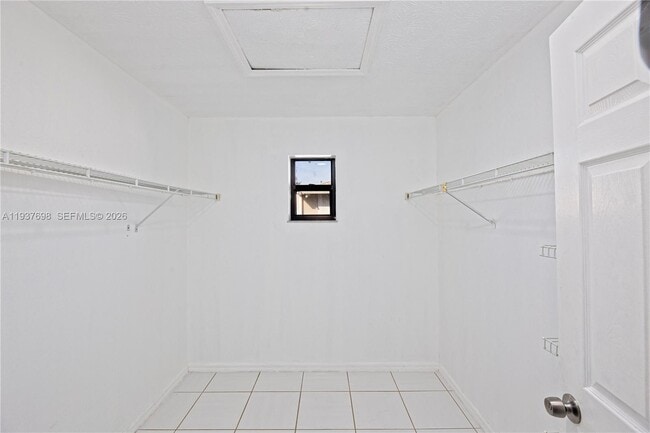 Building Photo - 5402 NW Emblem St