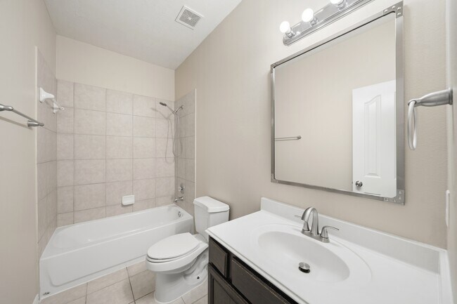 Building Photo - 24503 Lakecrest Bend Dr