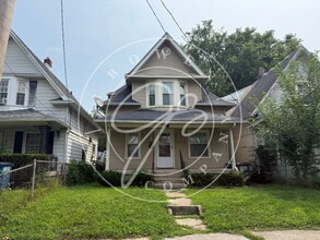 Building Photo - 639 Carlton St