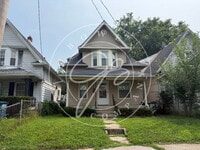 Building Photo - "Charming 3-Bed Home with Spacious Living in South Toledo.