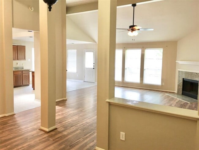 Building Photo - 4935 Linden Pl