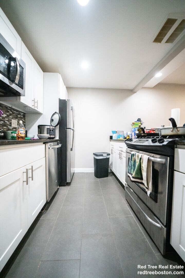 Building Photo - 191 Saint Botolph St