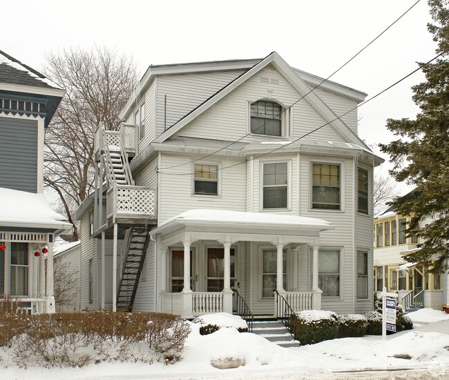 Primary Photo - 28 Pleasant St