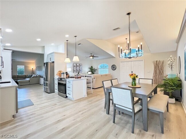 Building Photo - 1325 NE 5th Pl