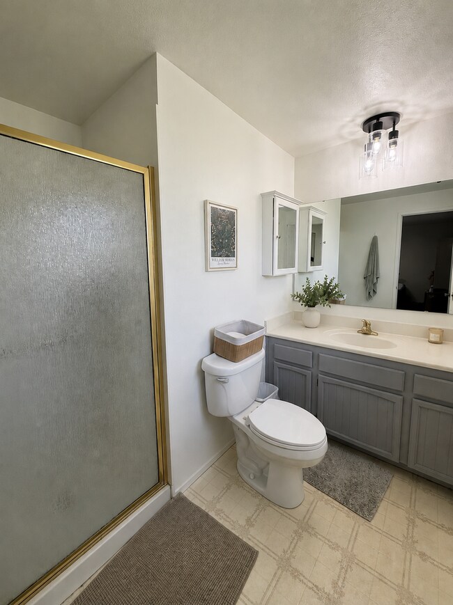 Building Photo - Spacious Kennewick Home with RV Parking & Incredible Outdoor Living!
