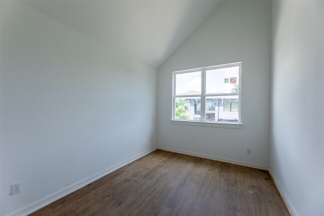 Building Photo - 3620 Sauer St